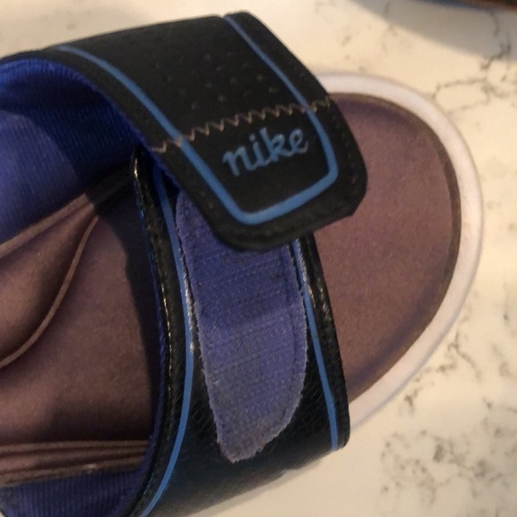 Nike Slides - Picture 3 of 7